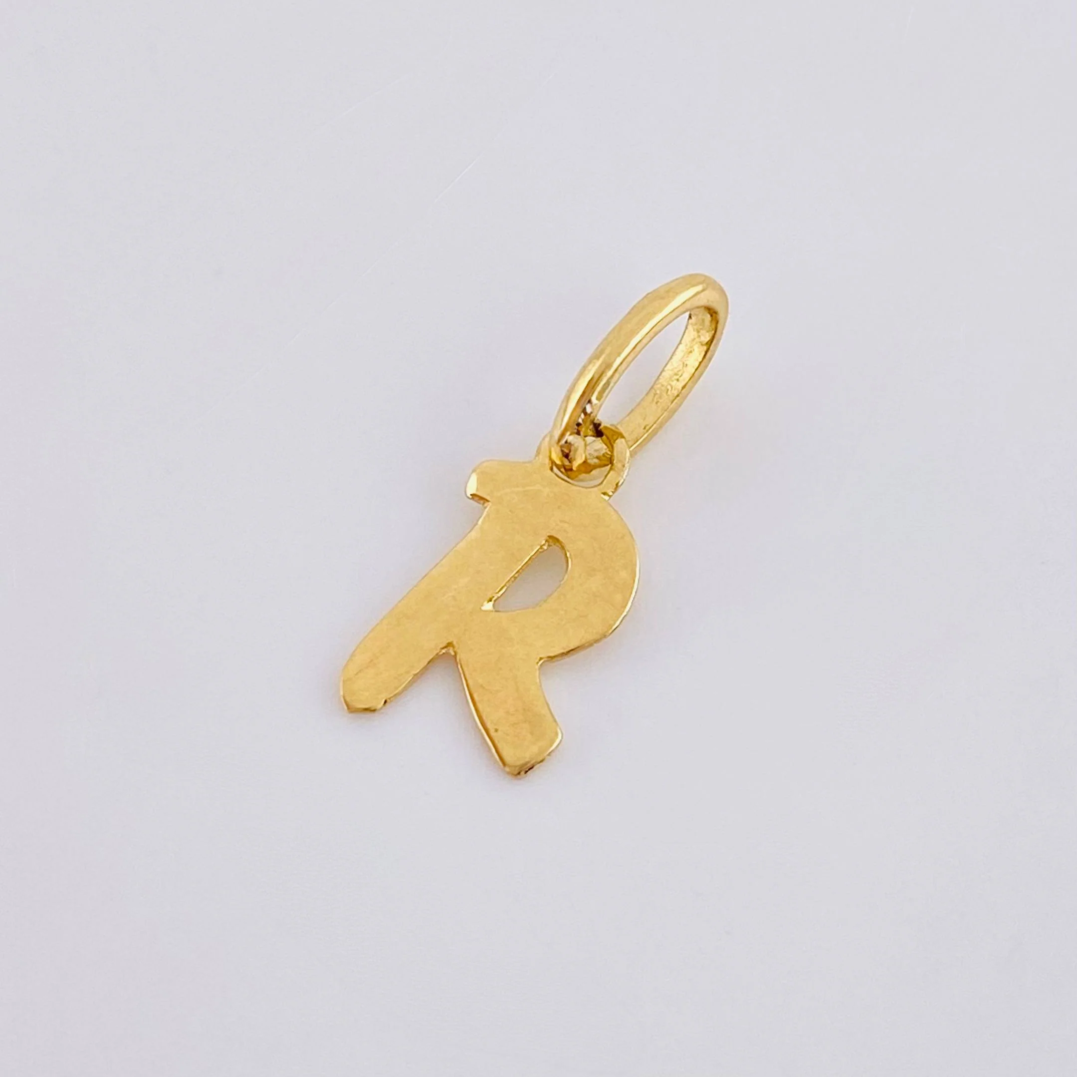 Dije Letra R Cursiva 0.45gr / 1.7cm / Oro Amarillo 18K - Image 3