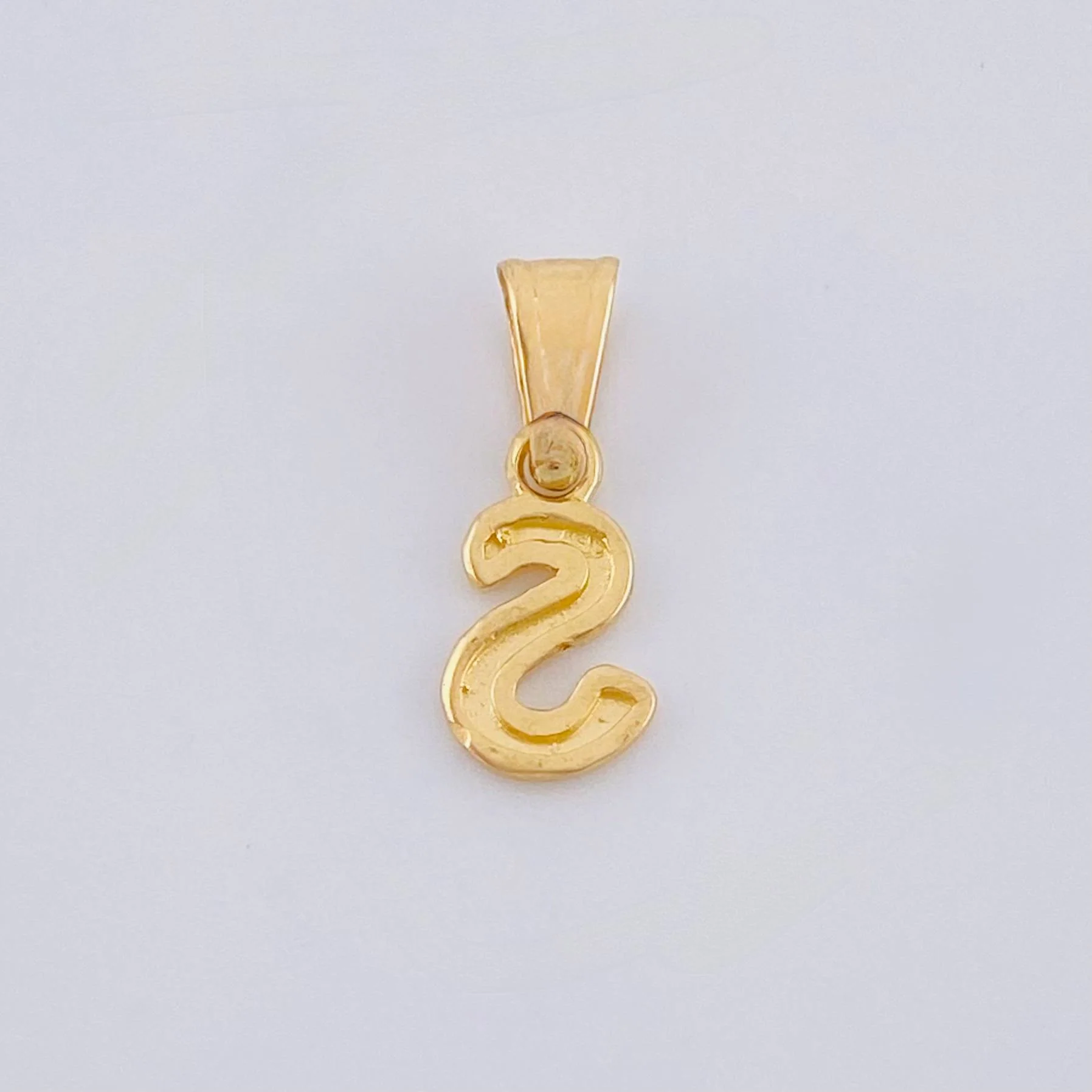 Dije Letra S 0.3gr / 1.4cm / Oro Amarillo 18K Ā© - Image 3