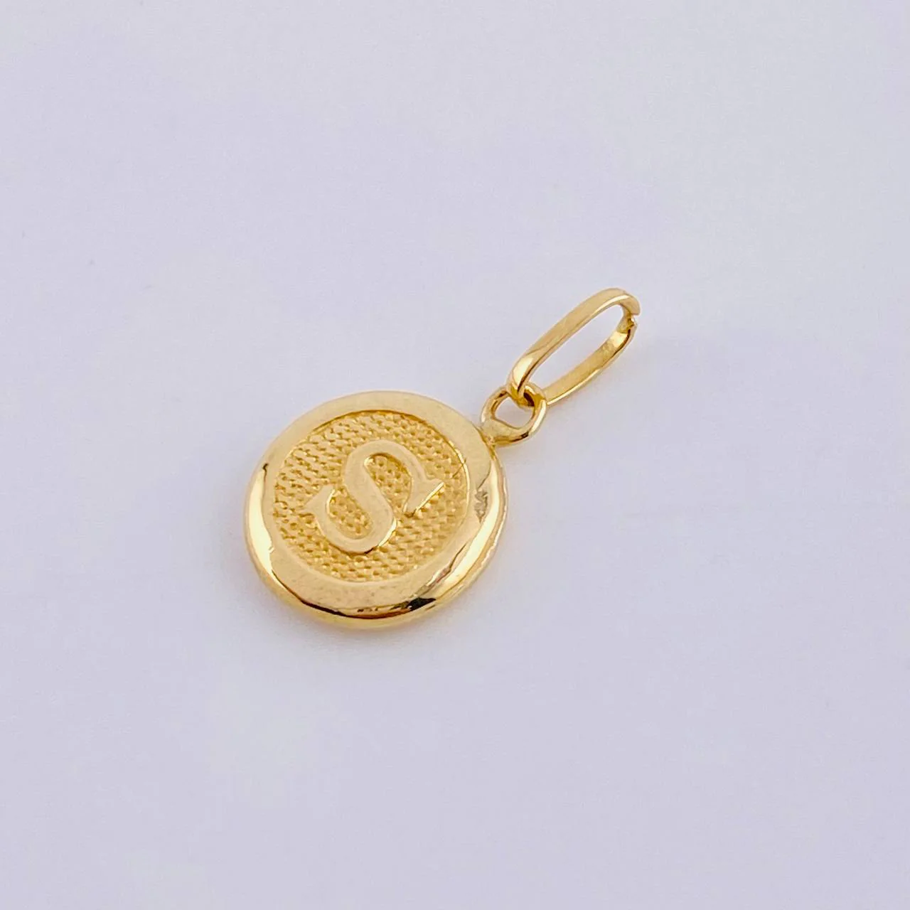 Dije Letra S 0.45 g / 1.6 cm Oro Amarillo 18K - Image 2