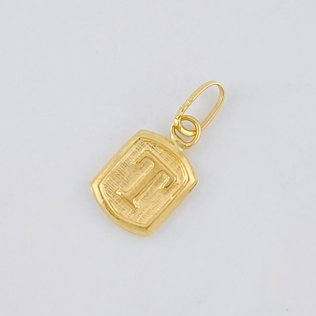Dije Letra T 0.35 g / 1.4 cm Oro Amarillo 18K - Image 3
