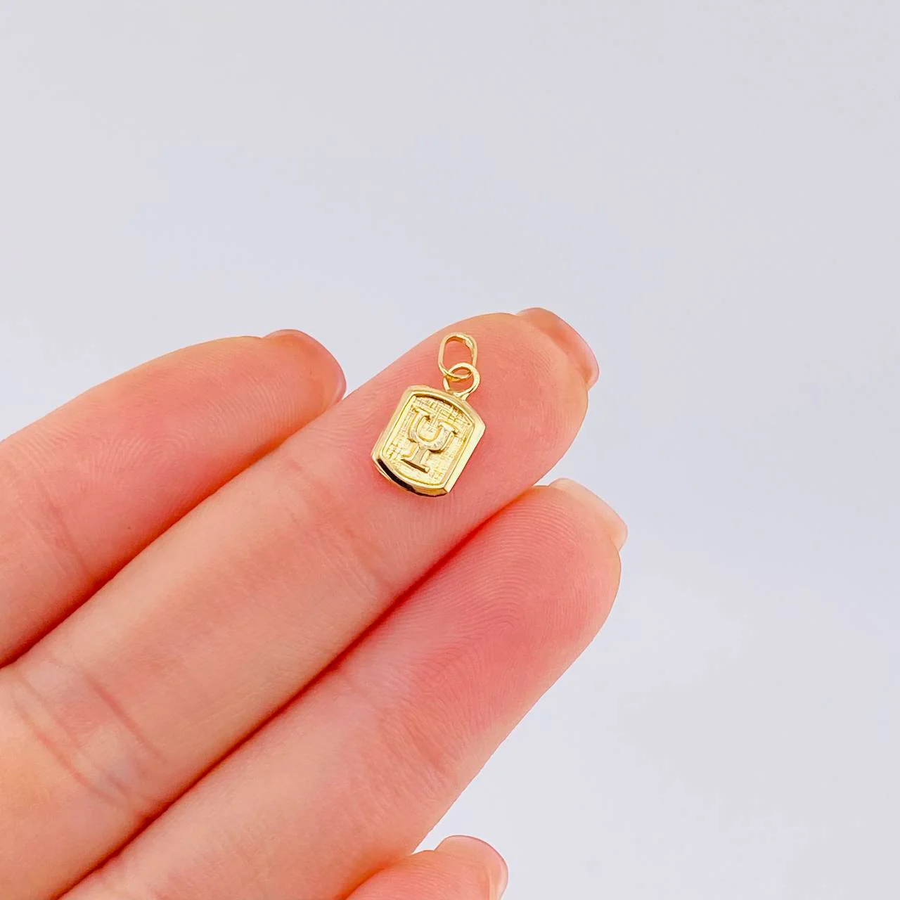 Dije Letra Y 0.3 g / 1.4 cm Oro Amarillo 18K - Image 4