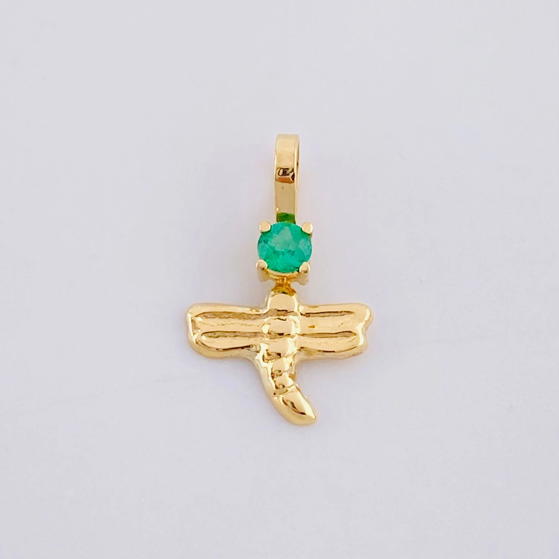 Dije Libelula Esmeralda 6pts 0.35g / 1.4cm Oro Amarillo 18K