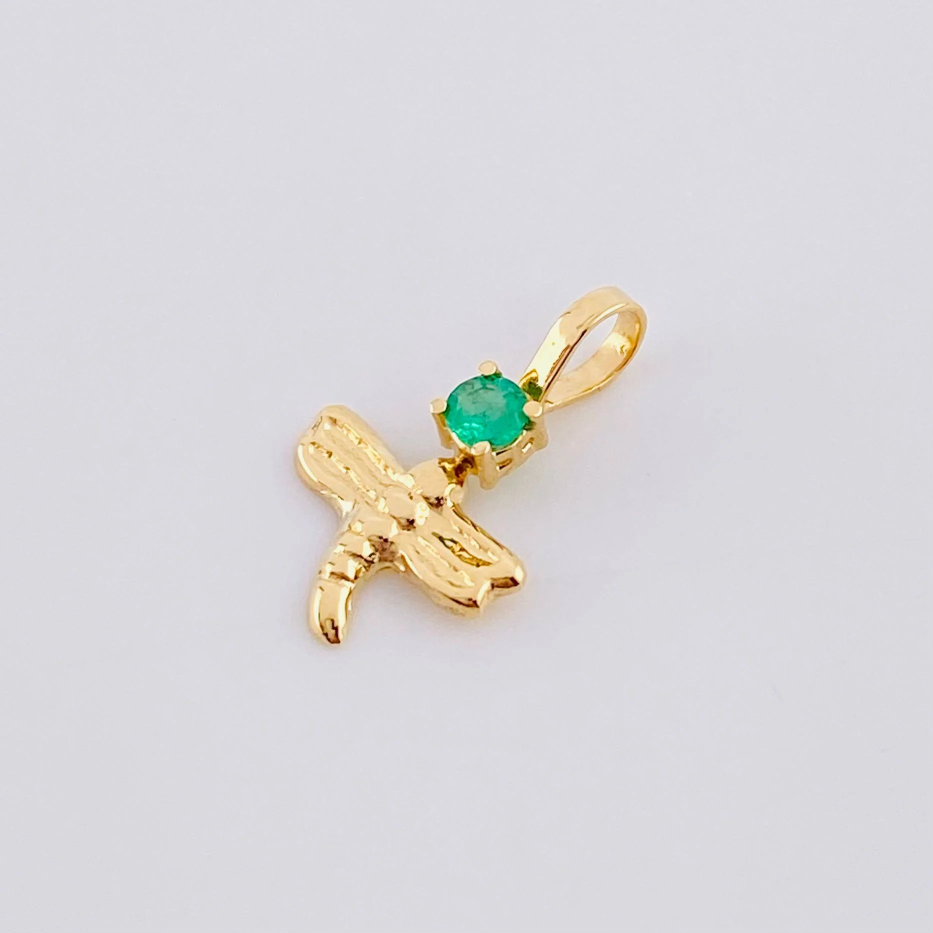 Dije Libelula Esmeralda 6pts 0.35g / 1.4cm Oro Amarillo 18K - Image 3