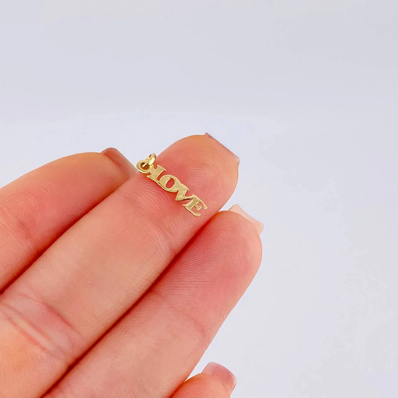 Dije Love 0.25 g / 1.7 cm Oro Amarillo 18K - Image 5