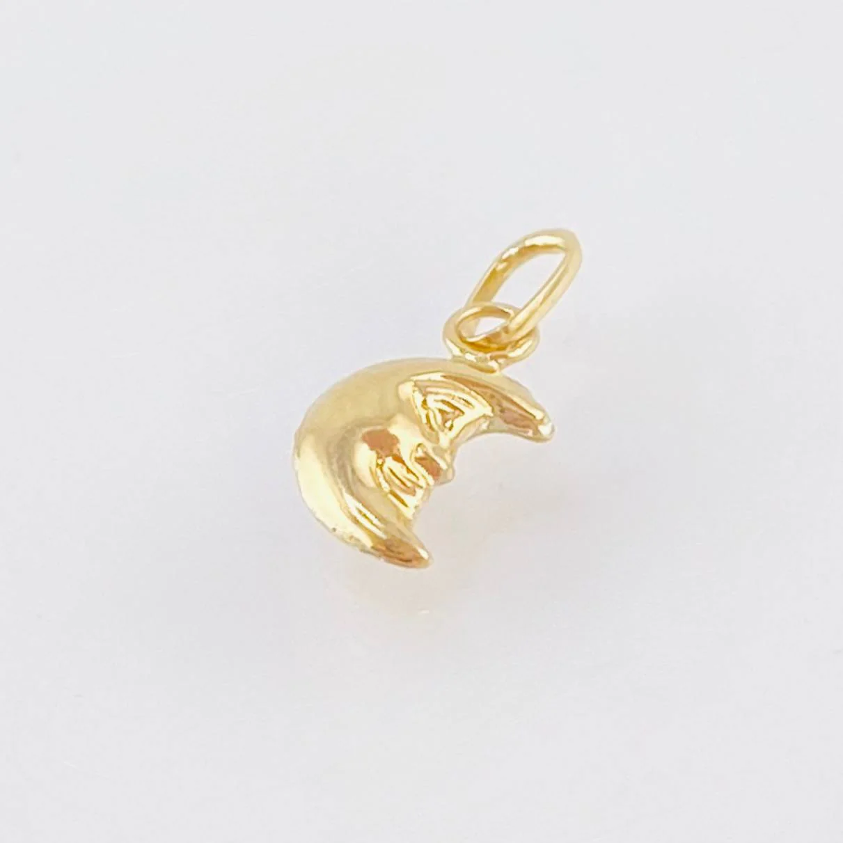 Dije Luna 0.2gr / 1.3cm / Oro Amarillo 18K * - Image 2