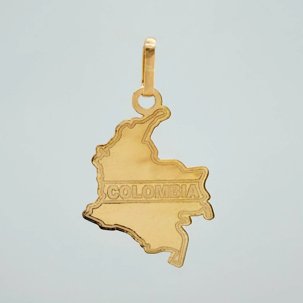 Dije Mapa Colombia 0.95gr / 3.2cm / Oro Amarillo 18K