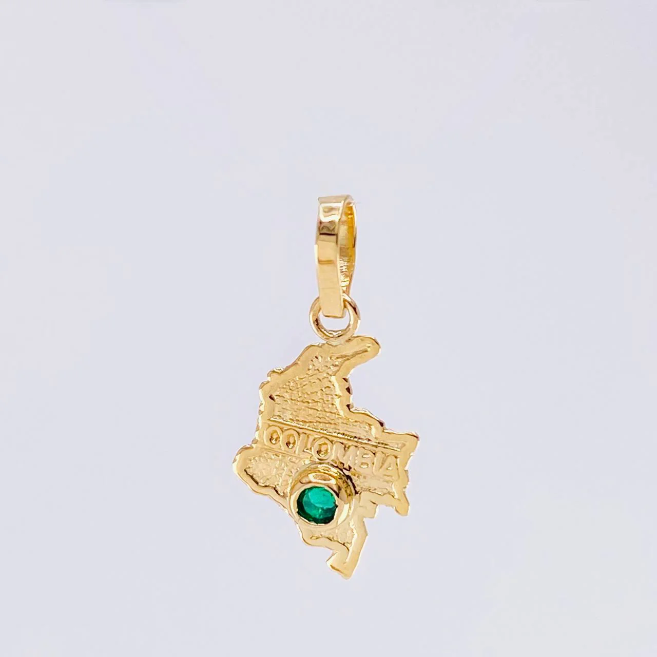 Dije Mapa Colombia Esmeralda 6Pts 0.4 g / 2.8 cm Oro Amarillo 18K - Image 2