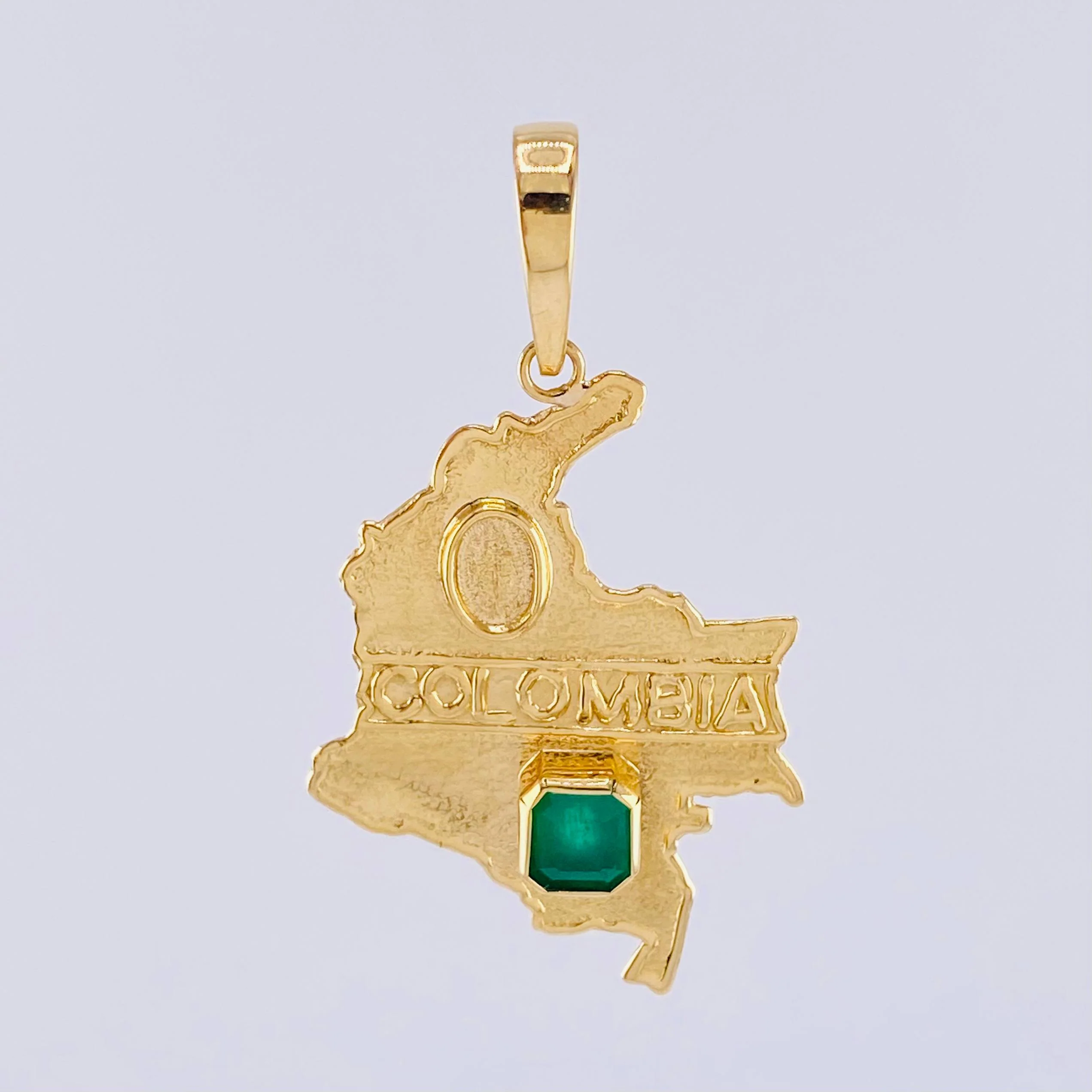 Dije Mapa De Colombia Esmeralda 1,1 Qts 4.65 g / 5.1 cm Oro Amarillo 18K - Image 3