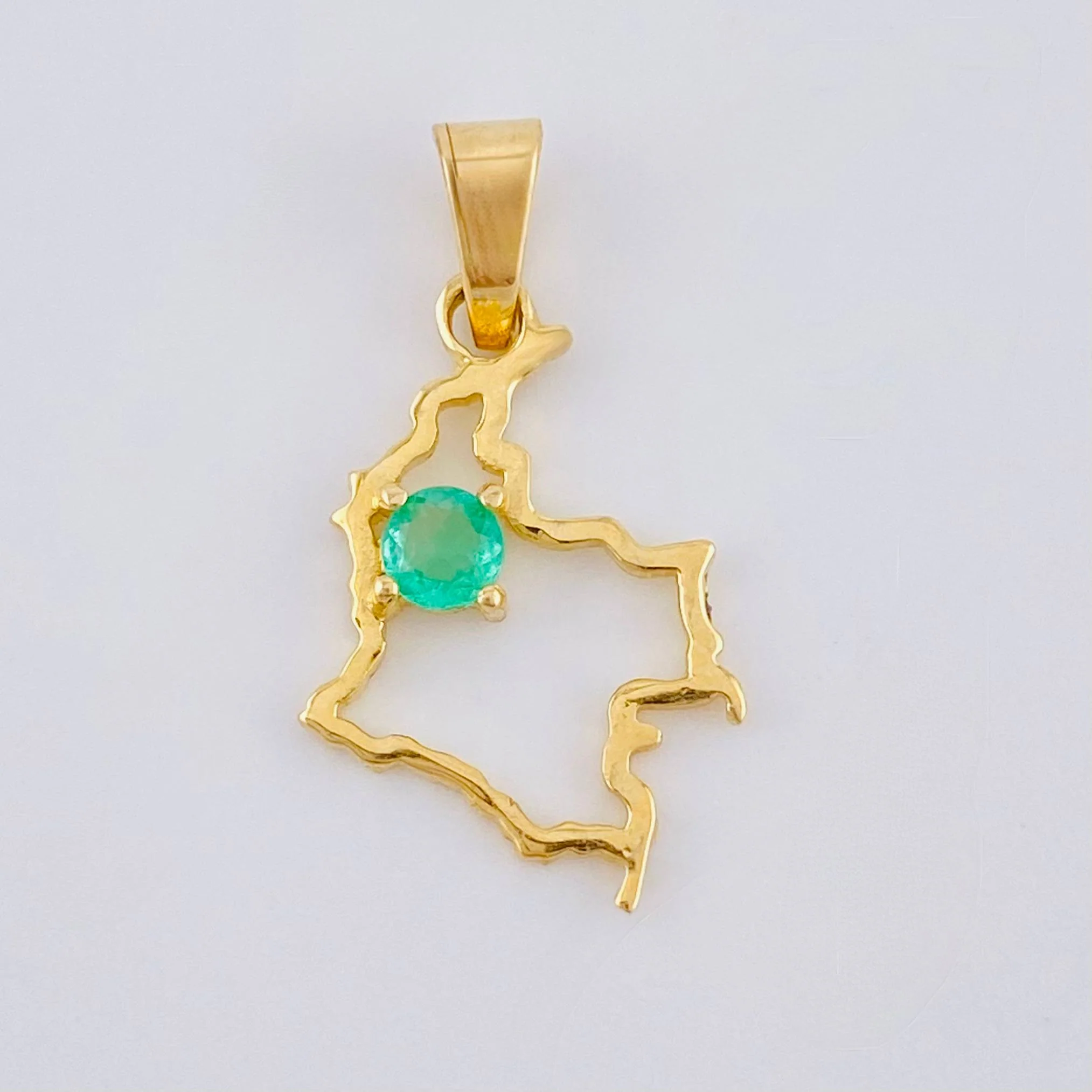 Dije Mapa De Colombia Esmeralda 11Pts 0.75 g / 2.1 cm Oro Amarillo 18K