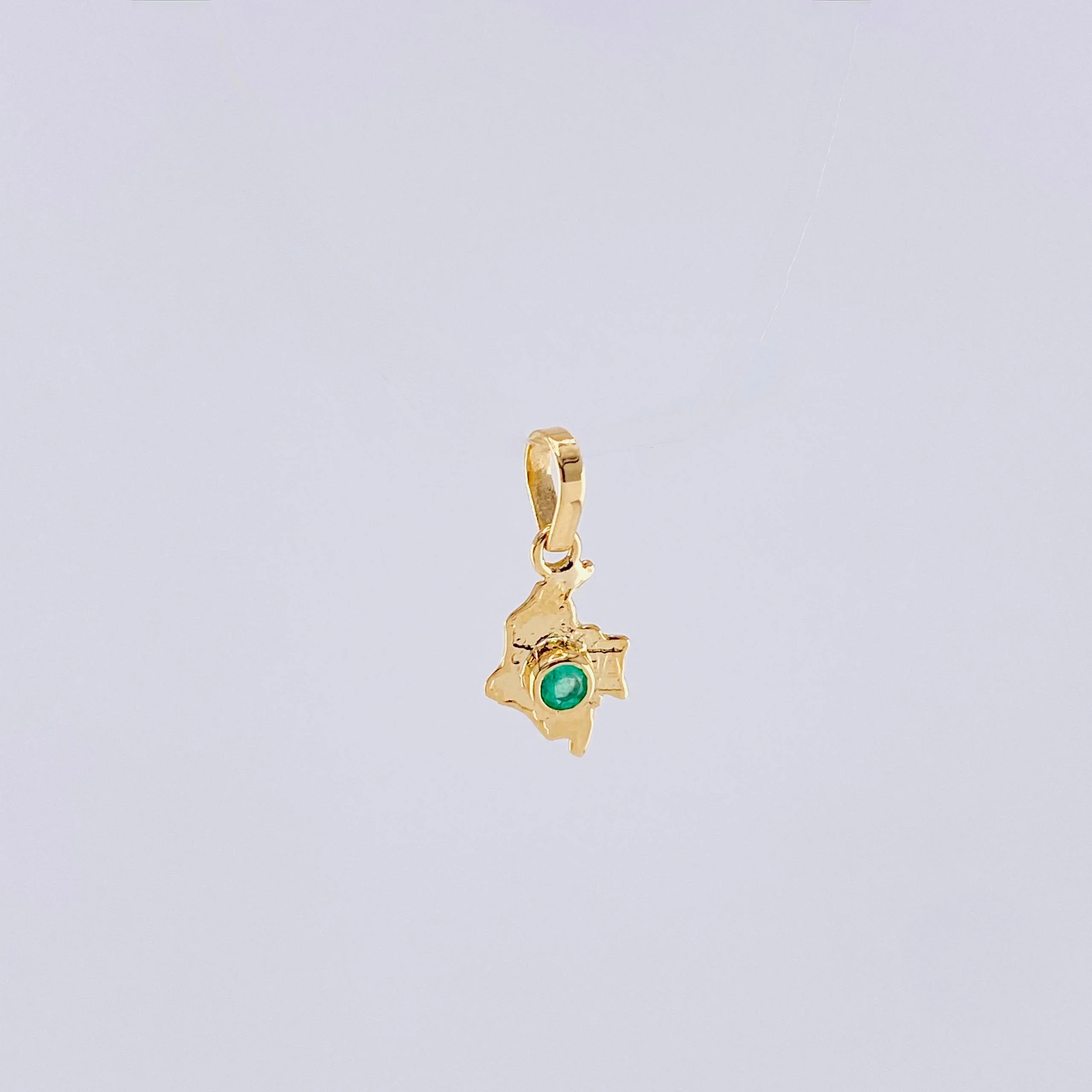 Dije Mapa De Colombia Esmeralda 4Pts 0.25 g / 1.2 cm Oro Amarillo 18K - Image 3
