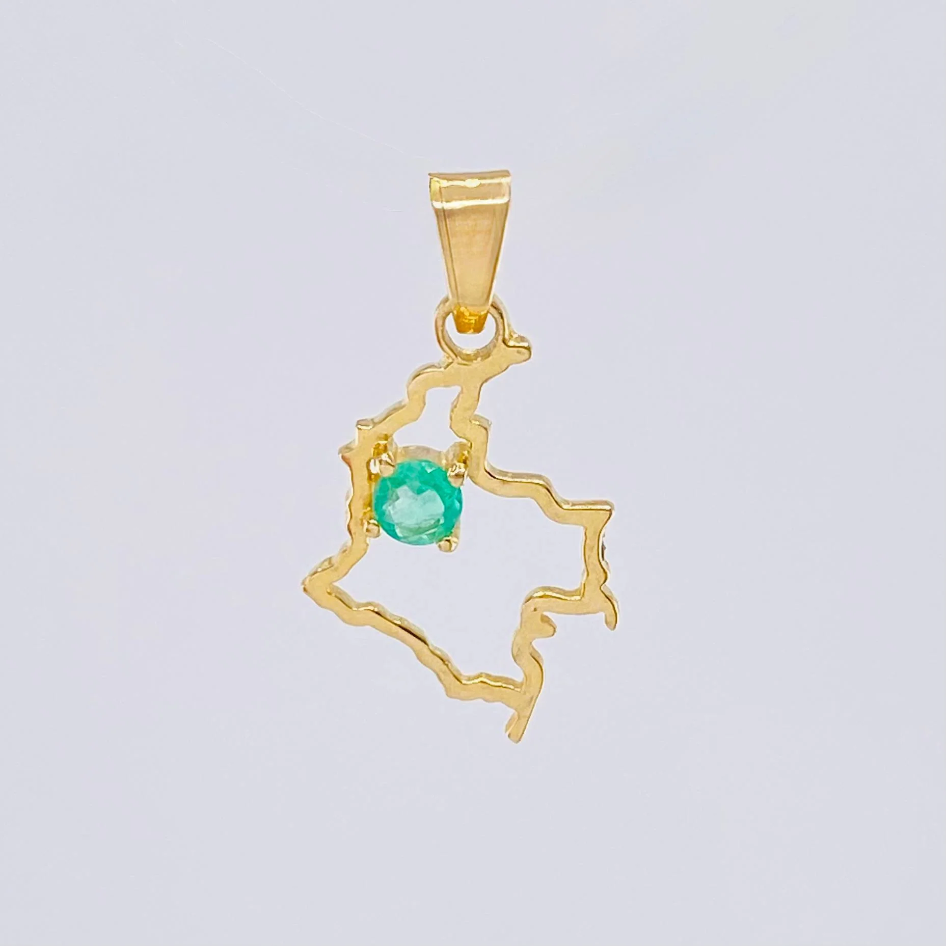 Dije Mapa De Colombia Esmeralda 9Pts 0.75 g / 2.1 cm Oro Amarillo 18K - Image 2