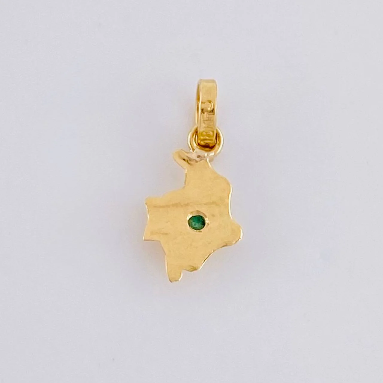 Dije Mapa Esmeralda 4pts 0.25g / 1.3cm Oro Amarillo 18K - Image 4