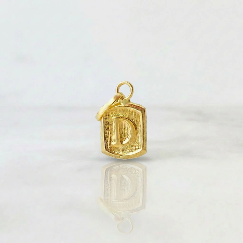 Dije Marco Letra D 0.3 g / 1.5 cm Oro Amarillo 18K