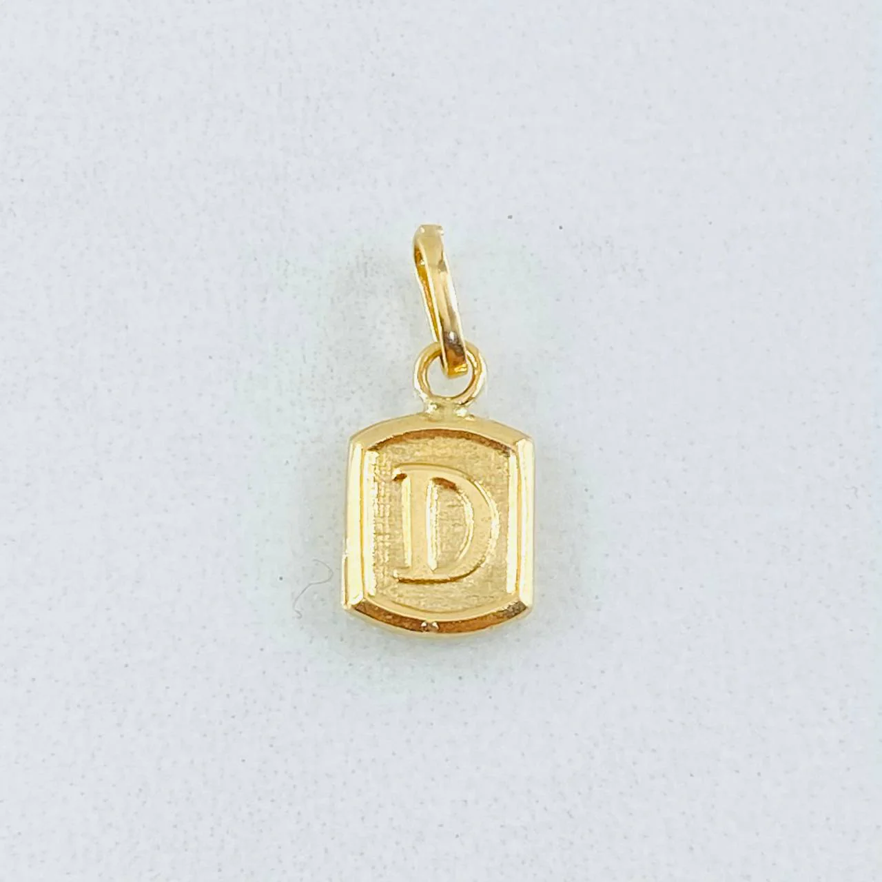 Dije Marco Letra D 0.3 g / 1.5 cm Oro Amarillo 18K - Image 4
