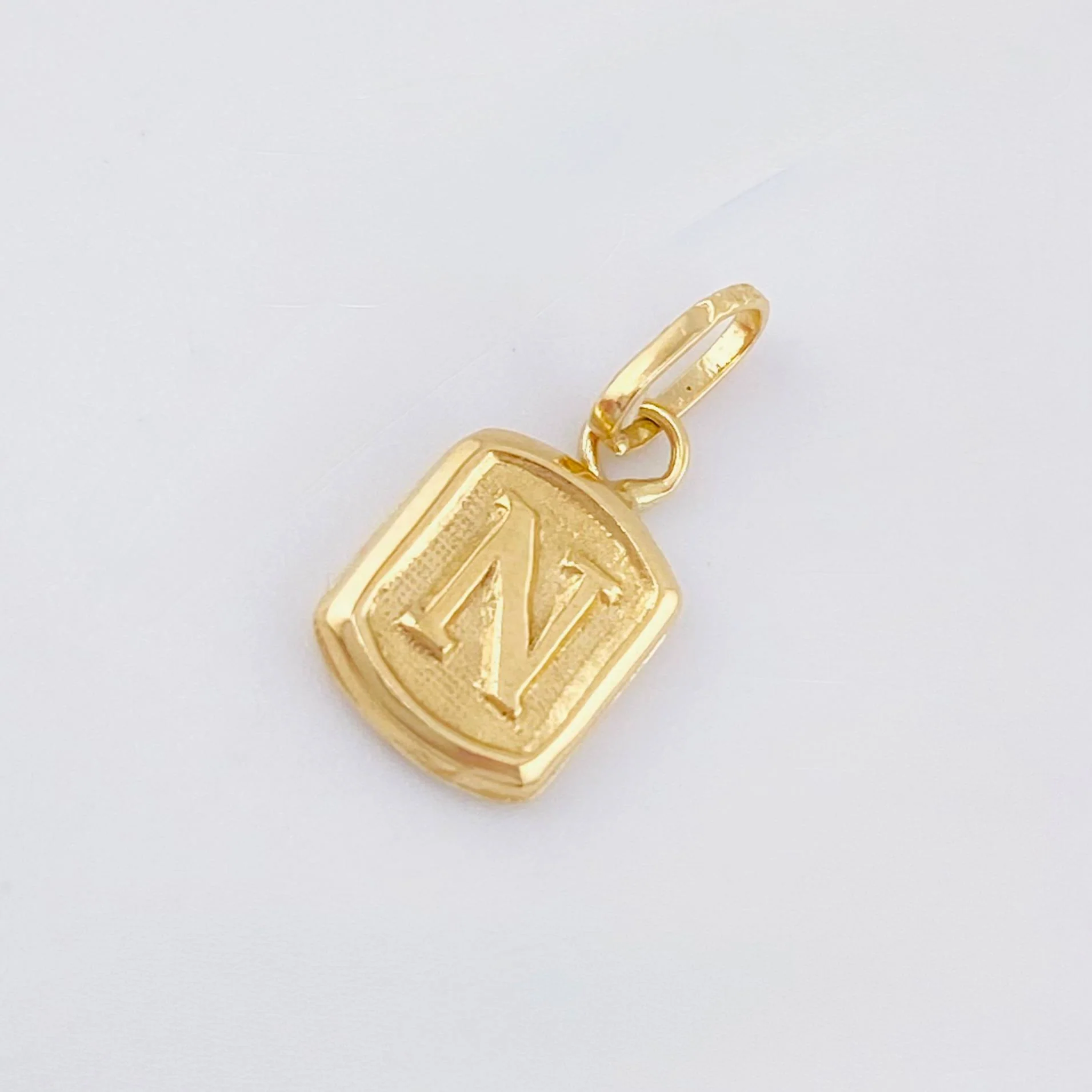 Dije Marco Letra N 0.3 g / 1.5 cm Oro Amarillo 18K - Image 4