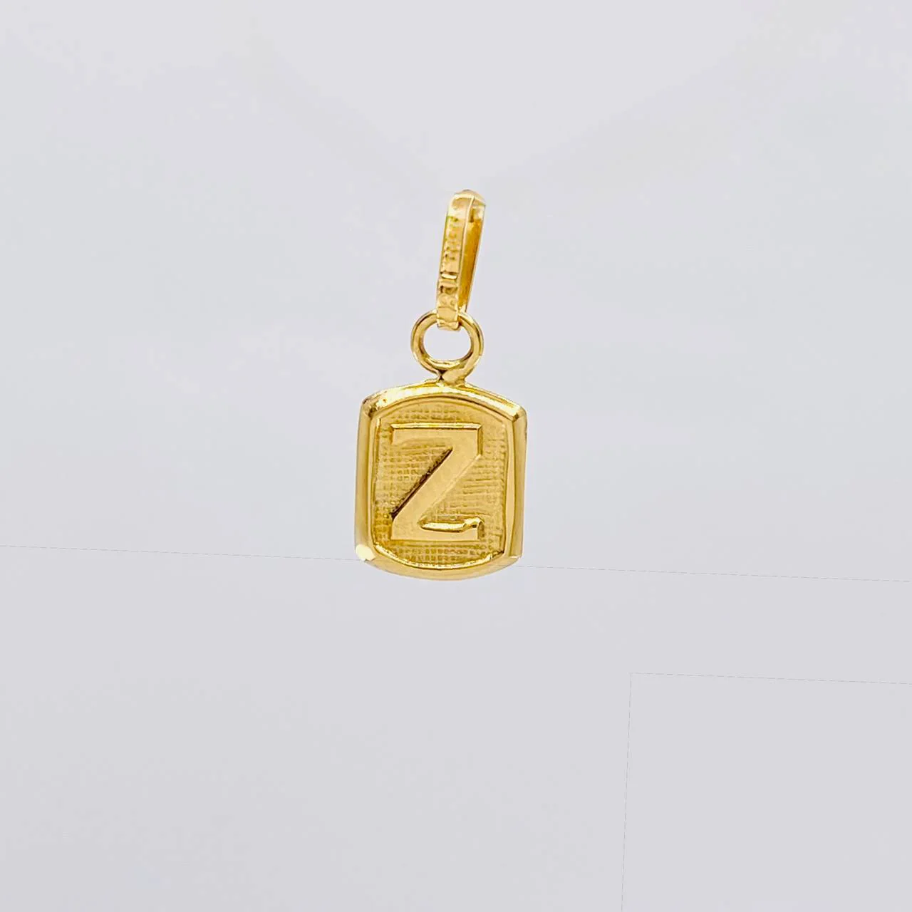 Dije Marco Letra Z 0.3 g / 1.5 cm Oro Amarillo 18K - Image 2