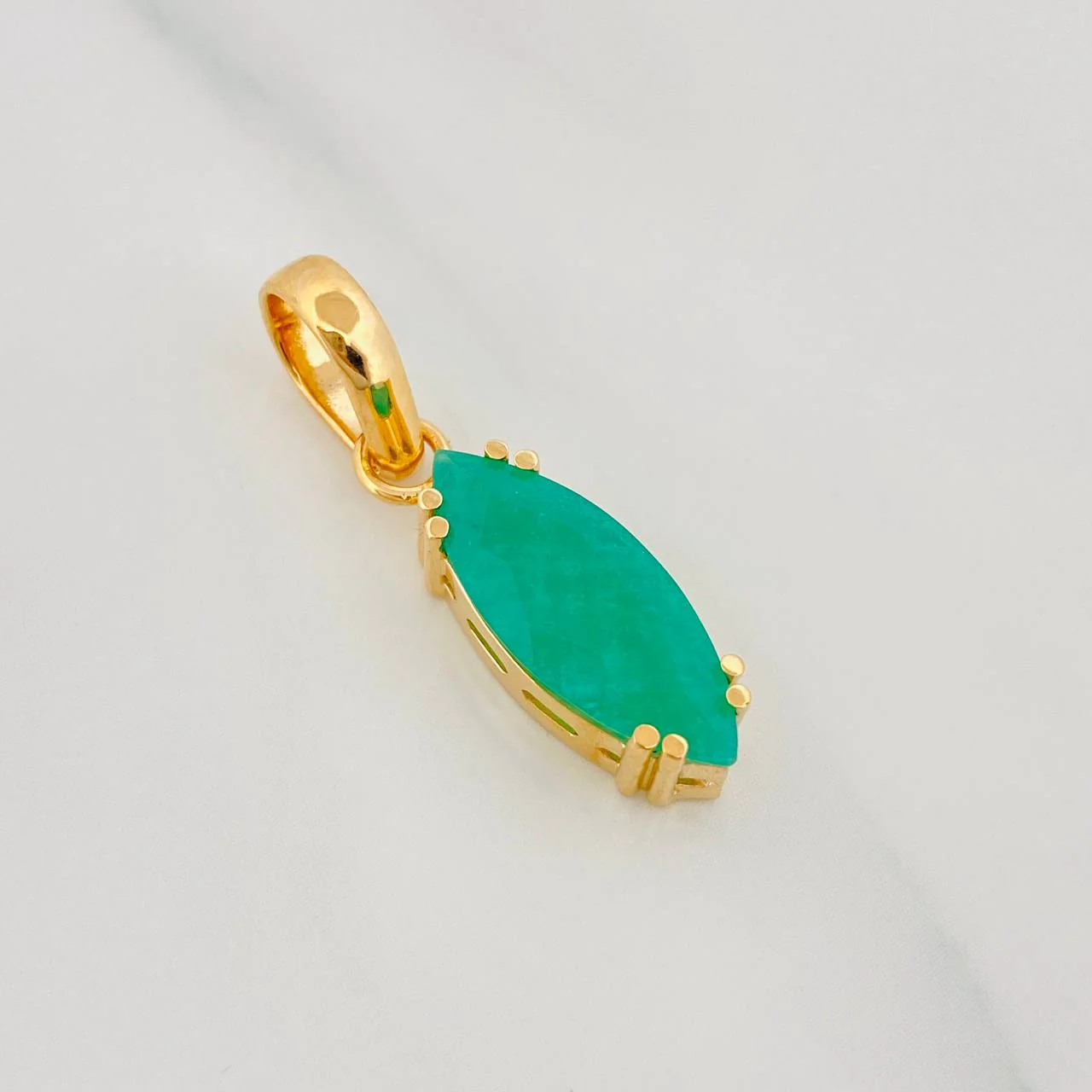 Dije Marquiz Esmeralda 2.83Qts 2.9 g / 2.8 cm Oro Amarillo 18K - Image 2