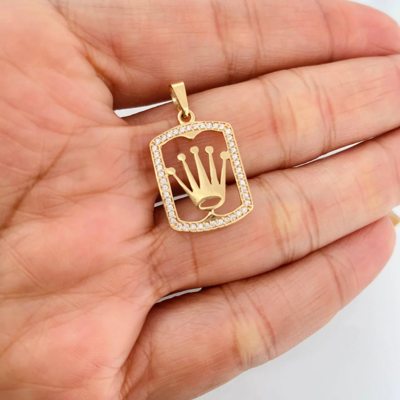 Dije Medalla Corona 1.6g / 2.5cm Oro Amarillo 18K - Image 4