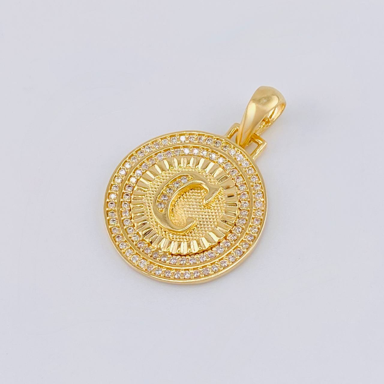 Dije Medalla Letra C 4.55 g / 3,3 cm Oro Amarillo 18K - Image 3