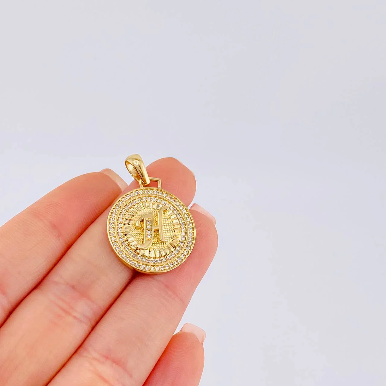 Dije Medalla Letra H 4.6 g / 3 cm Oro Amarillo 18K - Image 5