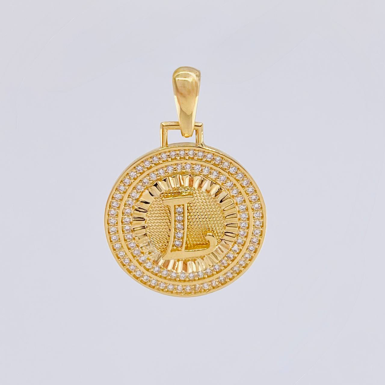 Dije Medalla Letra L 4.15 g / 3,3 cm Oro Amarillo 18K - Image 2