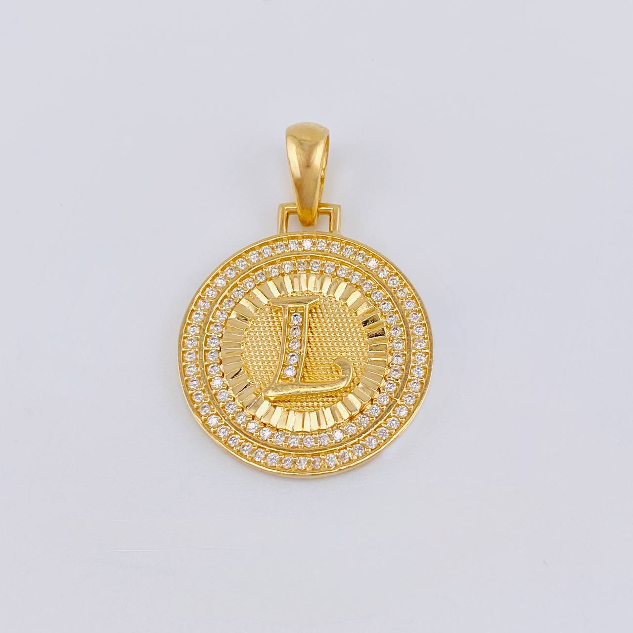 Dije Medalla Letra L 4.55 g / 3 cm Oro Amarillo 18K