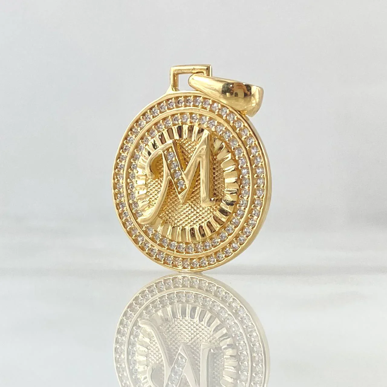 Dije Medalla Letra M 4.4 g / 3 cm Oro Amarillo 18K - Image 2