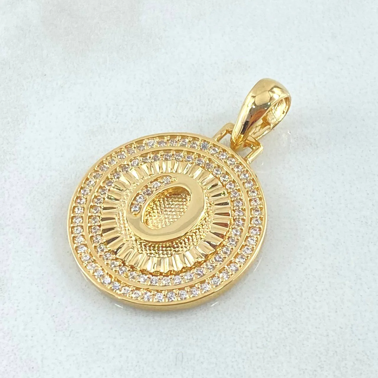 Dije Medalla Letra O 4.6gr / 3cm / Oro Amarillo 18K © - Image 2