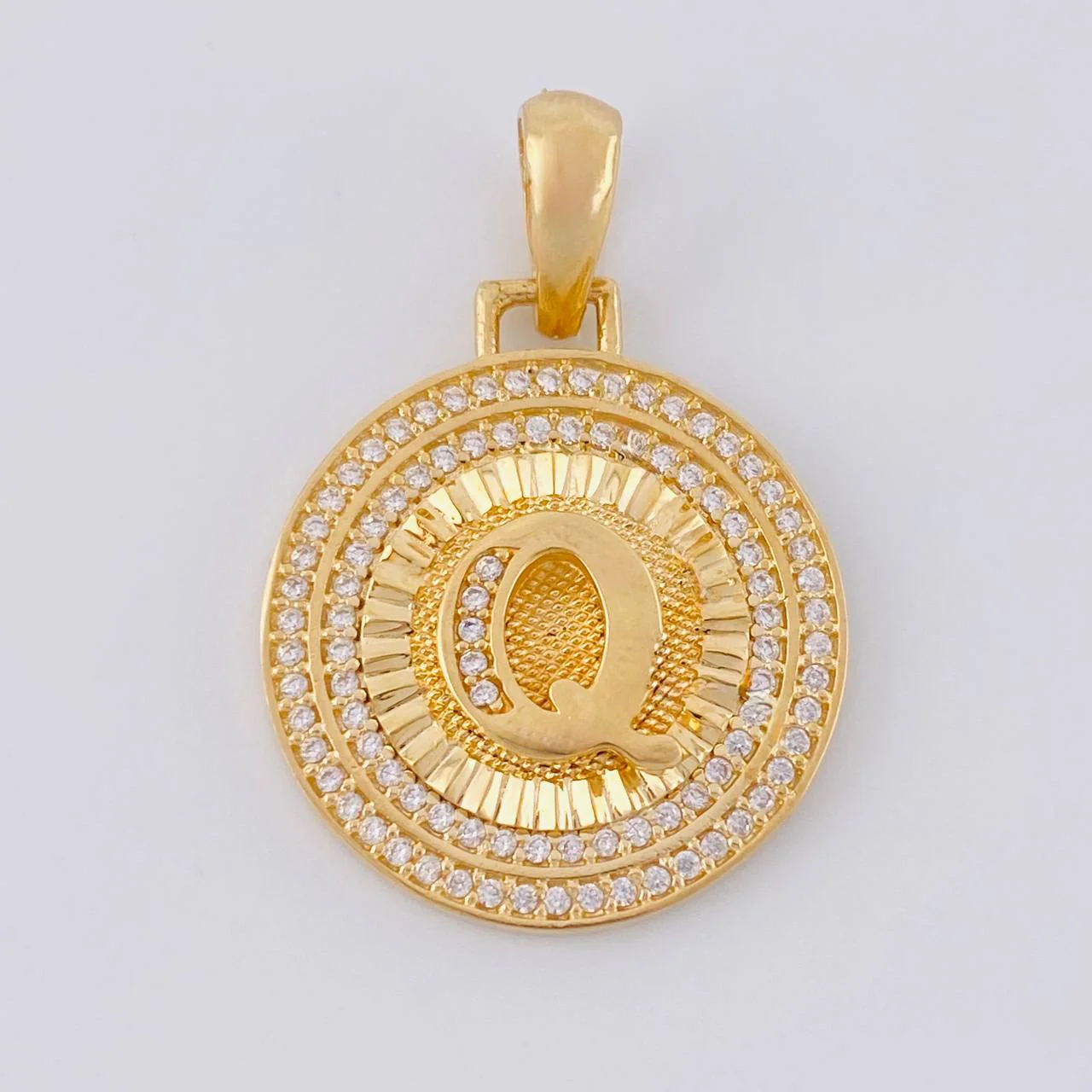 Dije Medalla Letra Q 4.55 g / 3 cm Oro Amarillo 18K
