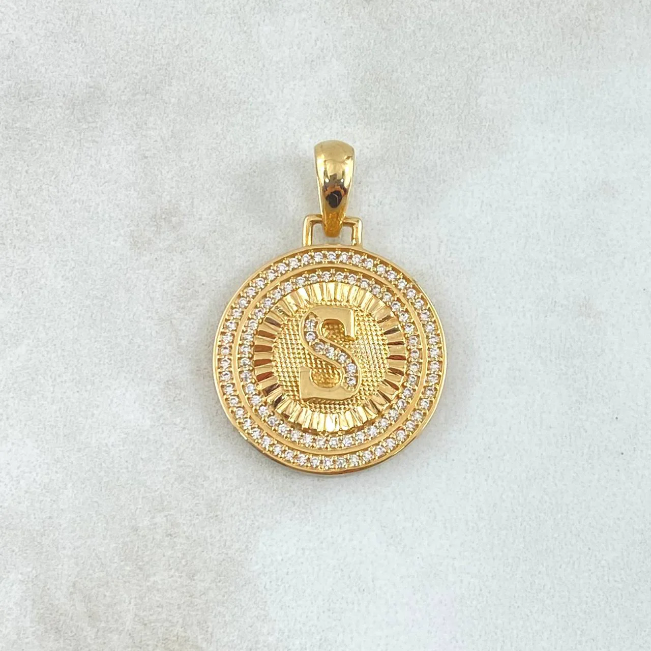 Dije Medalla Letra S 4.5 g / 3 cm Oro Amarillo 18K