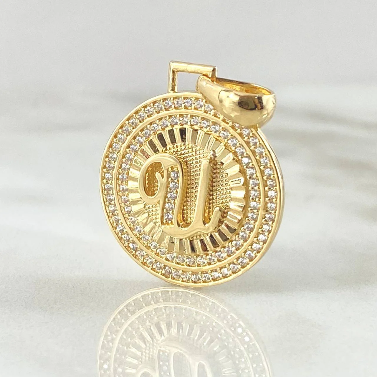 Dije Medalla Letra U 4.7 g / 3 cm Oro Amarillo 18K - Image 3