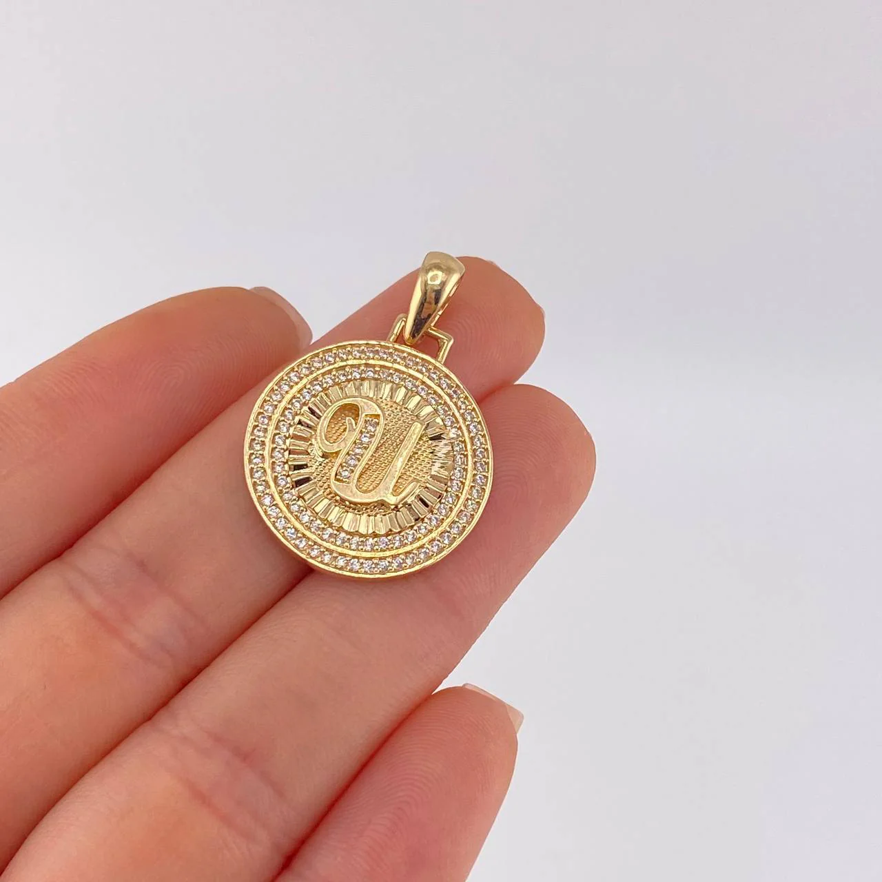 Dije Medalla Letra U 4.7 g / 3 cm Oro Amarillo 18K - Image 4