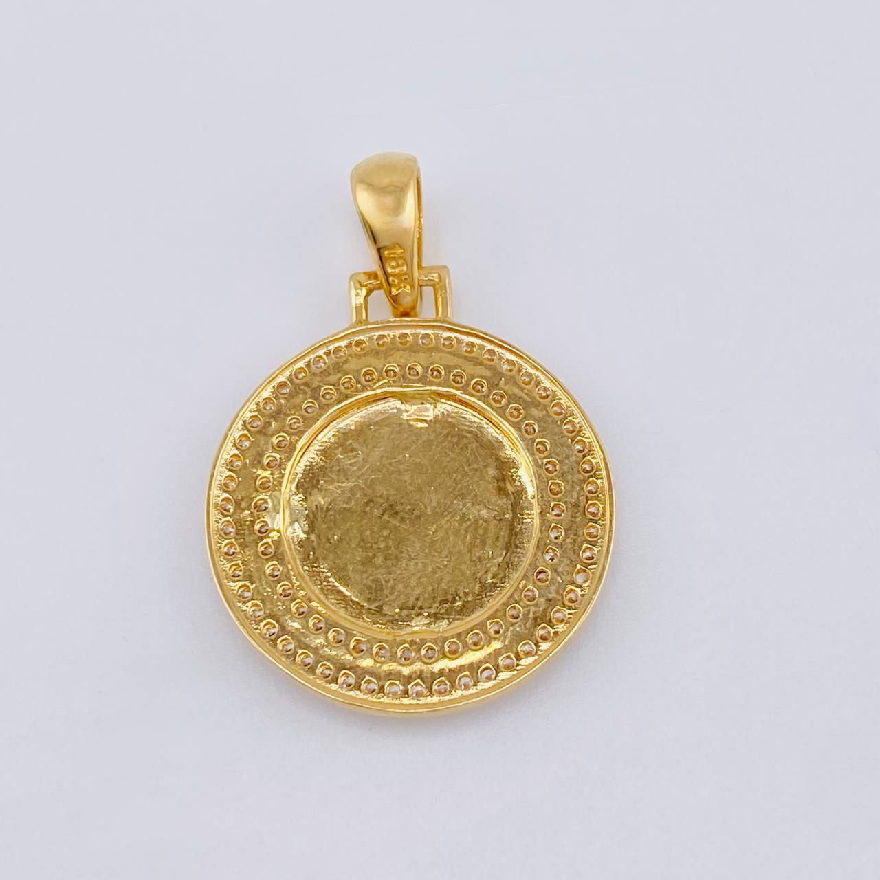 Dije Medalla Letra V 4.7 g / 3,3 cm Oro Amarillo 18K - Image 4