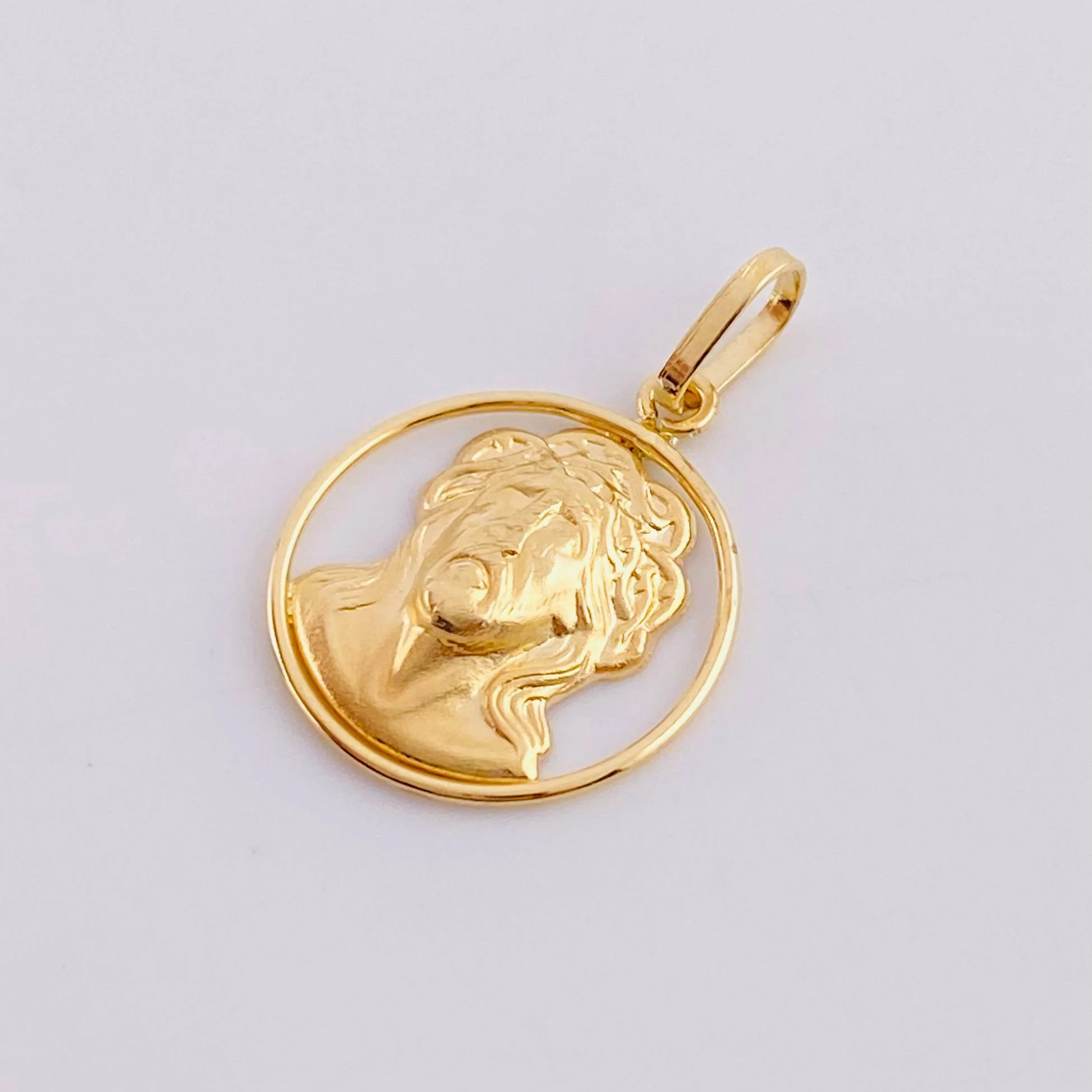 Dije Medalla rostro cristo 0.5g / 2cm Oro Amarillo 18K - Image 3