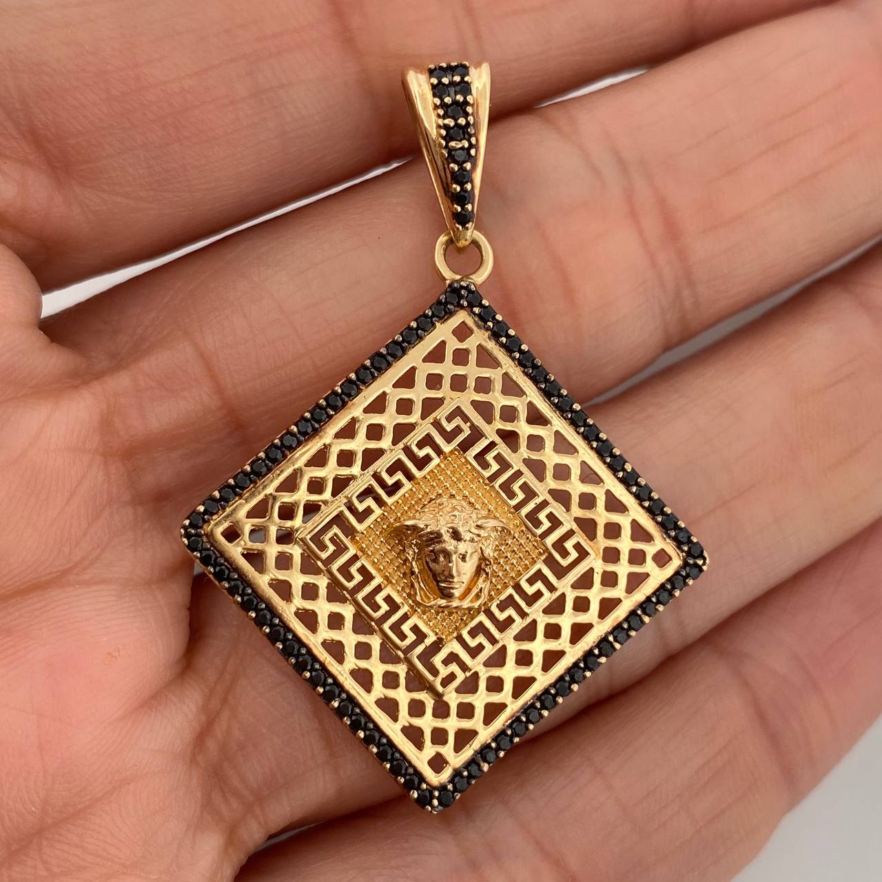 Dije Medusa Tribal 4.9gr / 4.3cm / Oro Amarillo 18K $ - Image 4