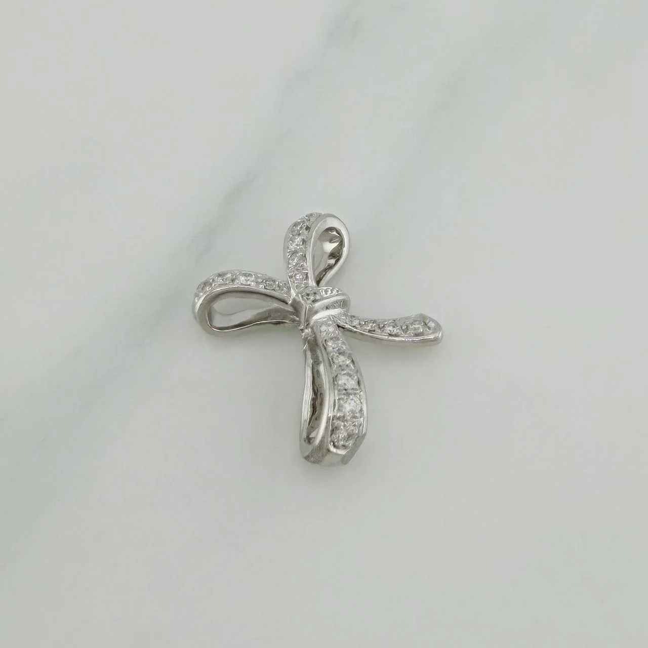 Dije Moño 2.35 g / 1.7 cm Oro Blanco 18K - Image 3