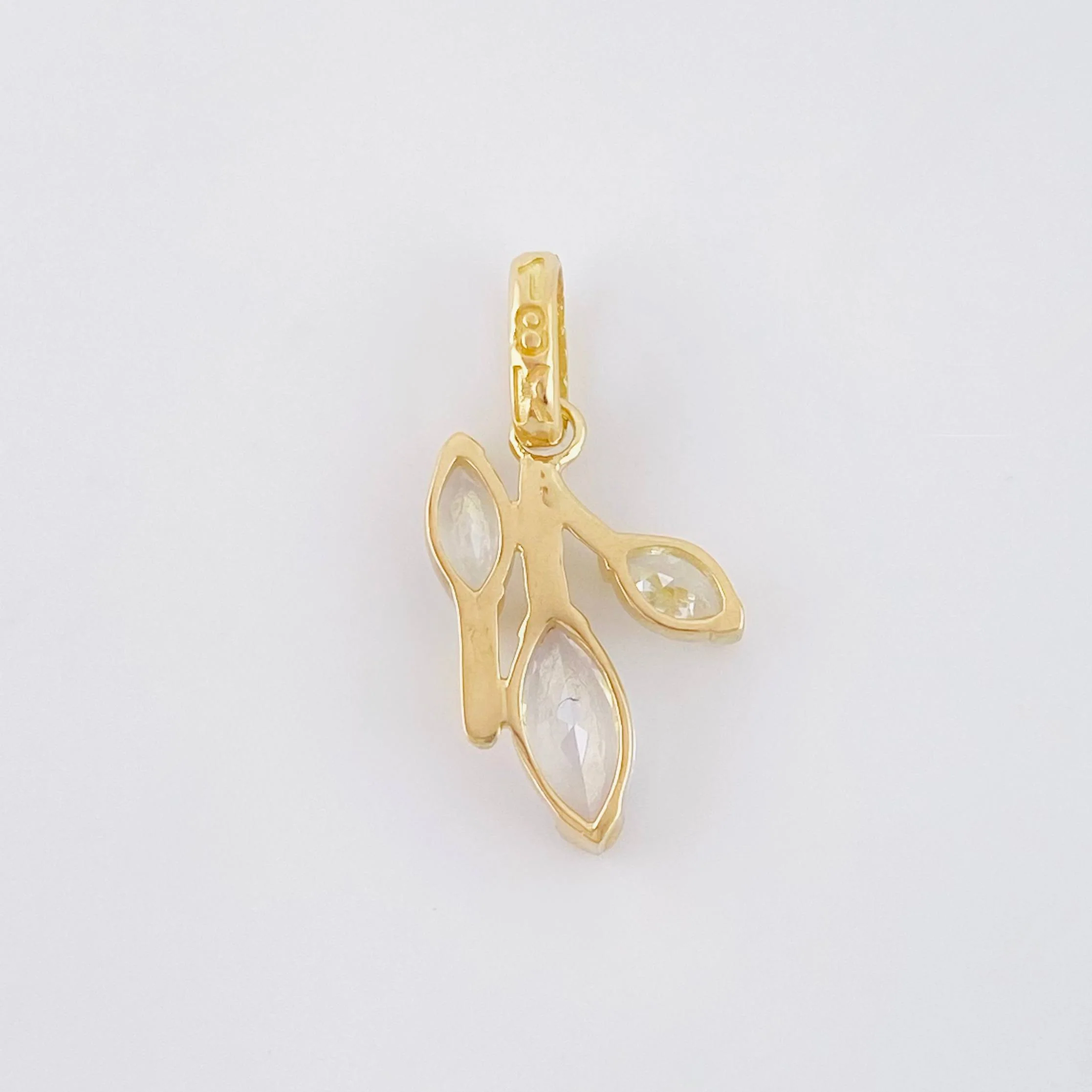 Dije Muerdago Tres Hojas 1.2gr / 2cm / Oro Amarillo 18K - Image 2