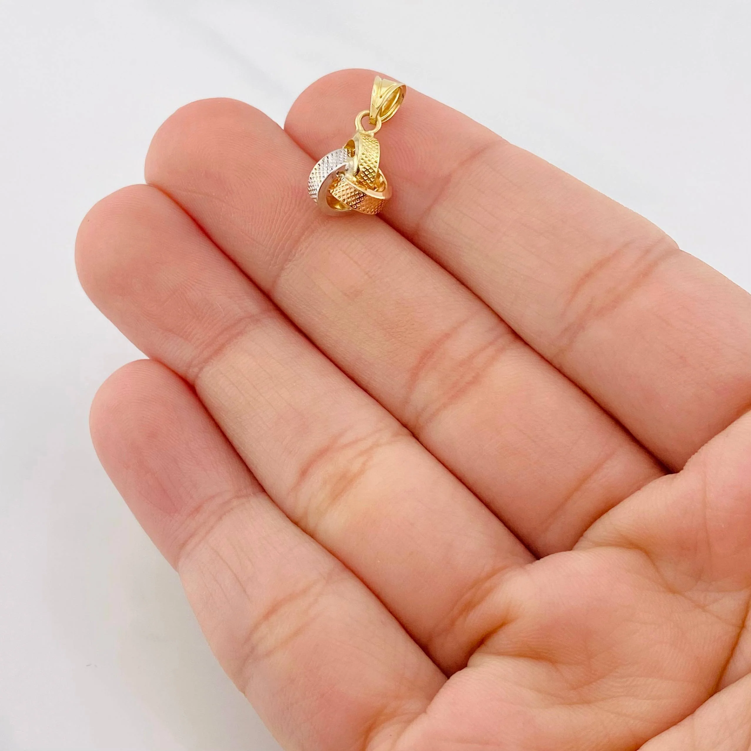 Dije Nudo 0.6g / 1.5cm Tres Oros 18K - Image 4