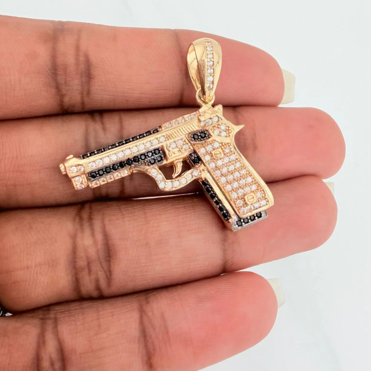 Dije Pistola 10.95gr / 4cm / Dos Oros Negro Amarillo 18K $ - Image 6