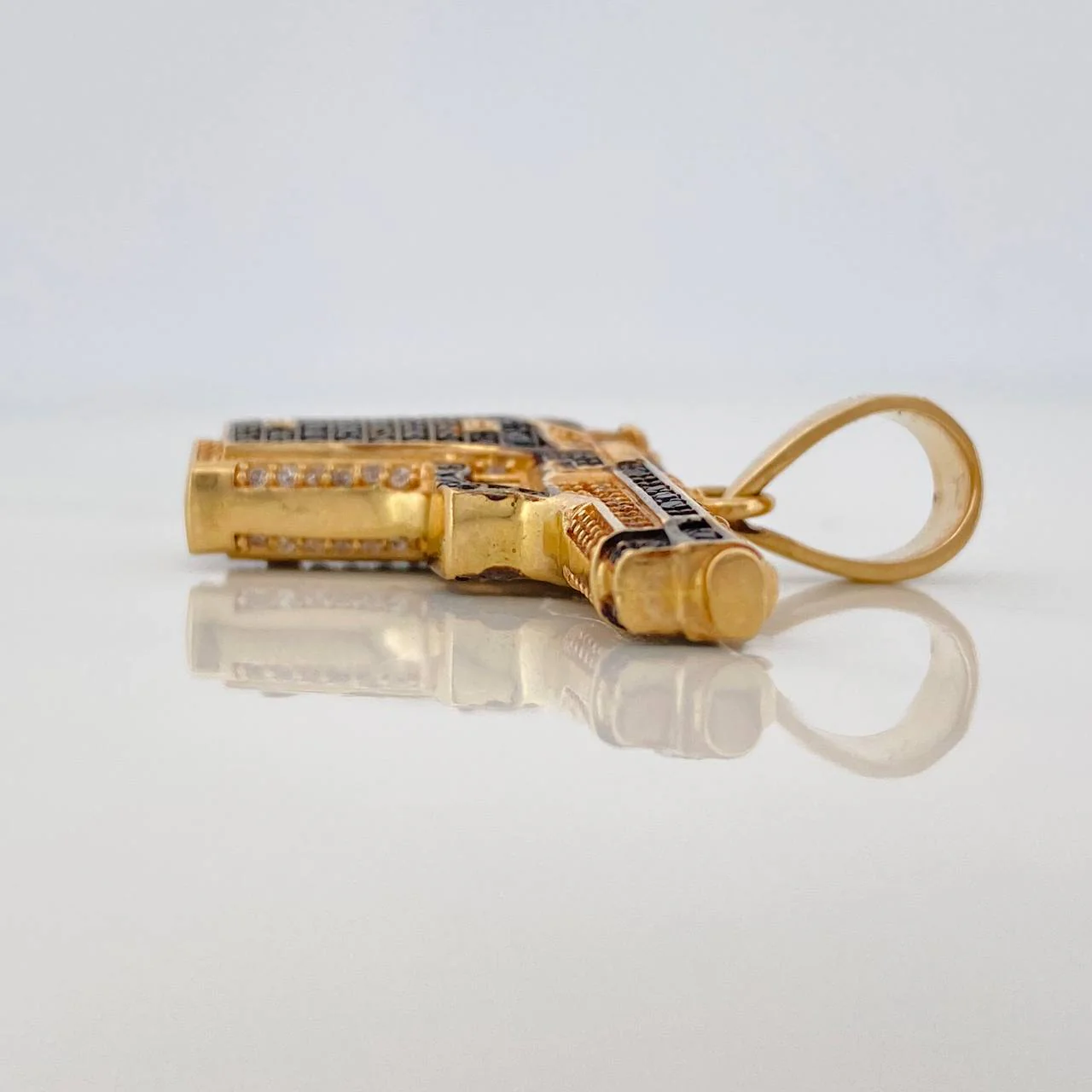Dije Pistola 11.75gr / 3.4cm / Dos Oros Negro Amarillo 18K - Image 3