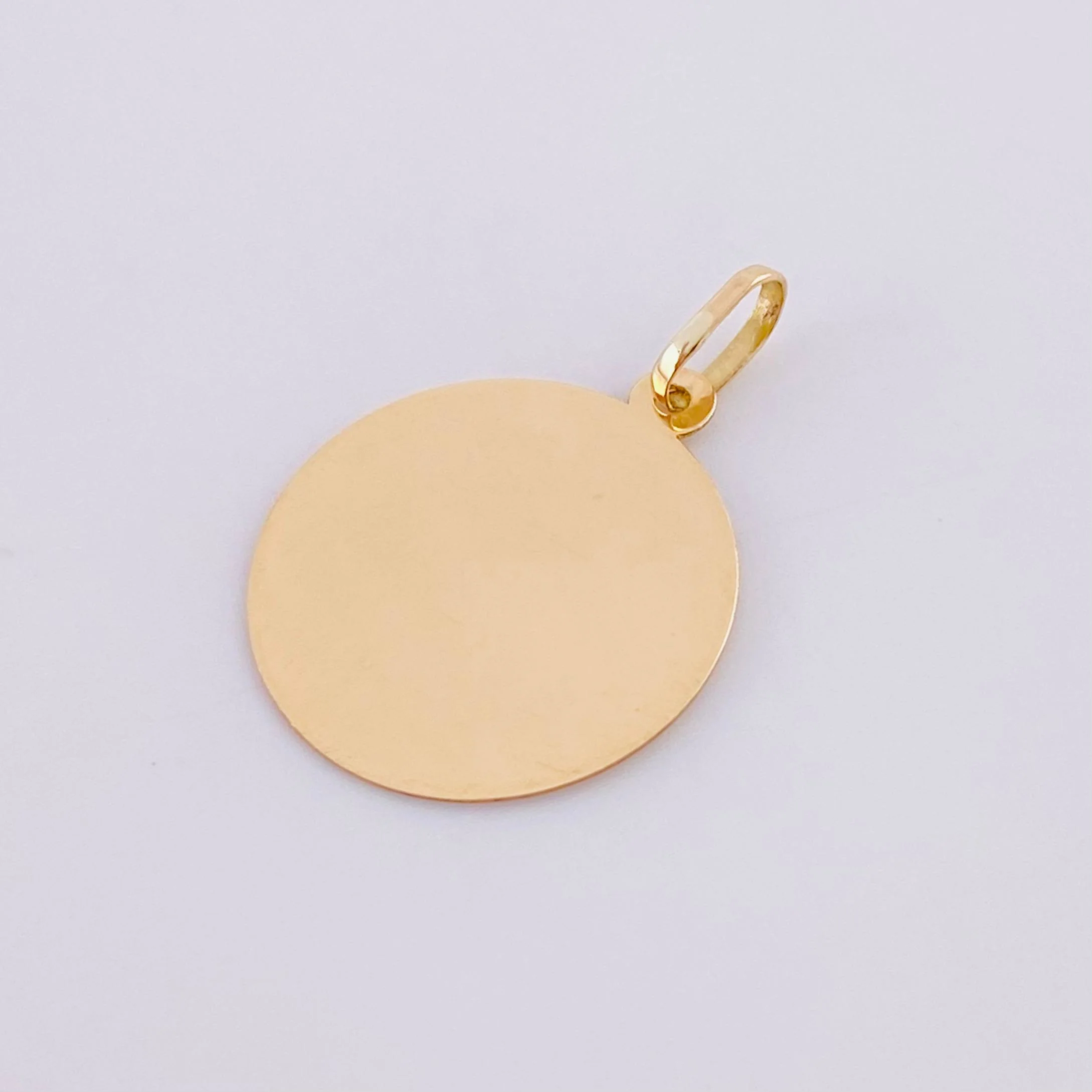 Dije Placa Cicular 0.9g / 2.2cm Oro Amarillo 18K - Image 3