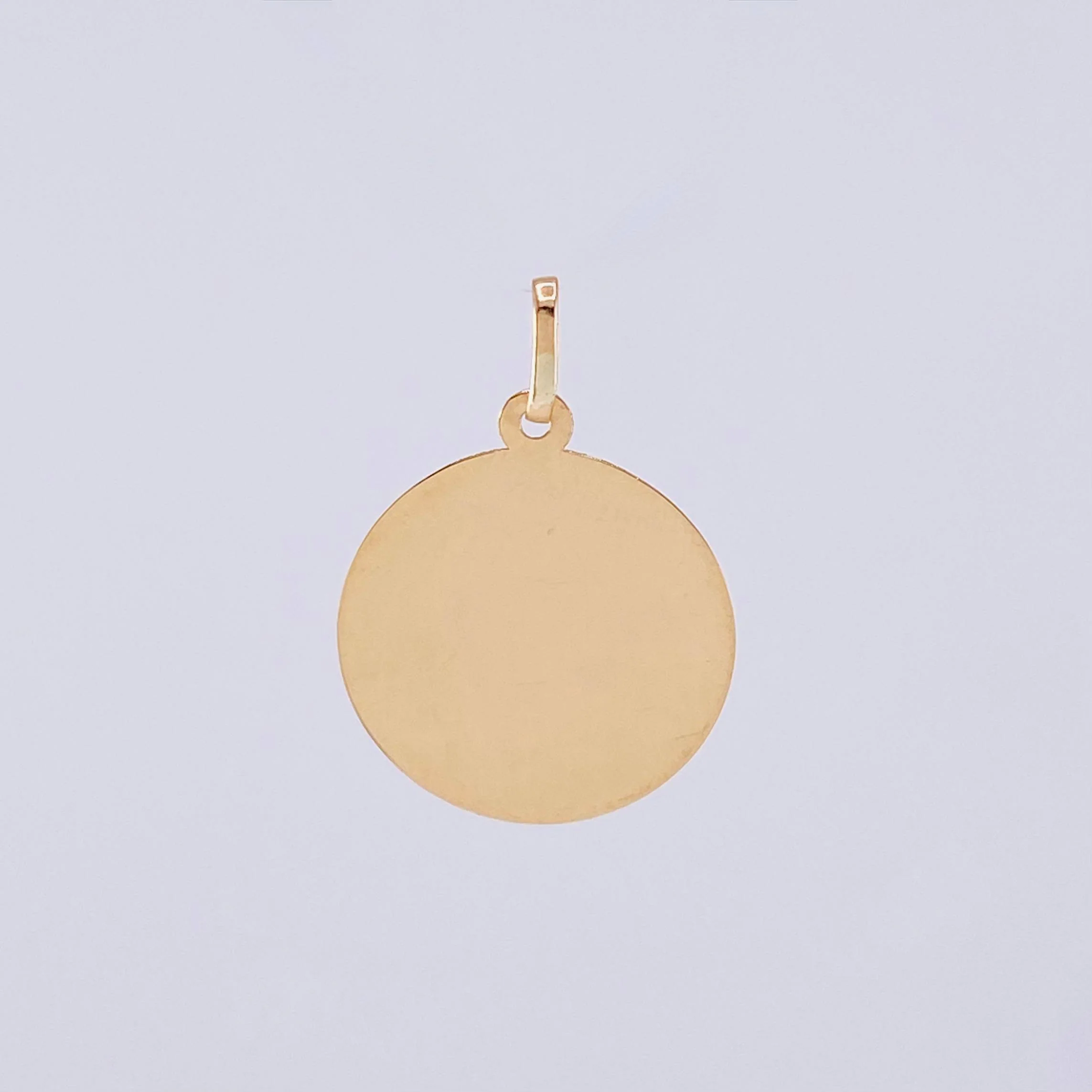 Dije Placa Cicular 1g / 2.2cm Oro Amarillo 18K - Image 2