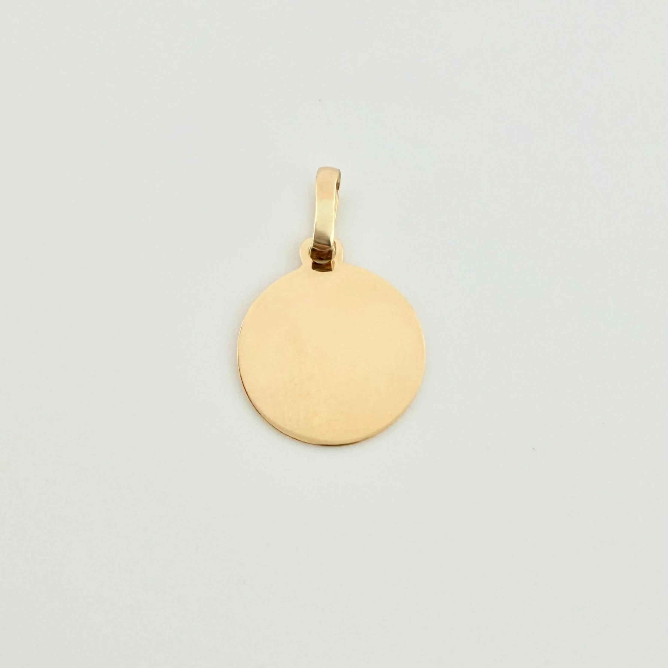 Dije Placa Circular 0.55gr / 1.8cm / Oro Amarillo 18K ©