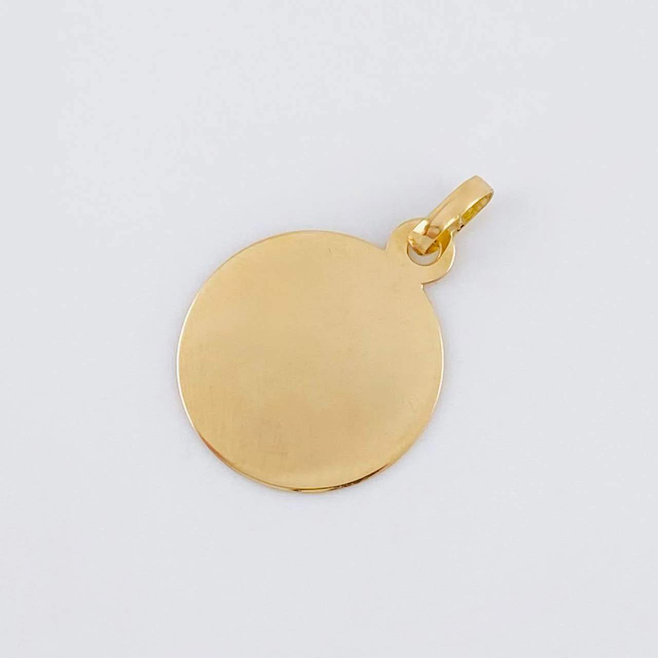 Dije Placa Circular 0.8 g / 2.1 cm Oro Amarillo 18K - Image 3