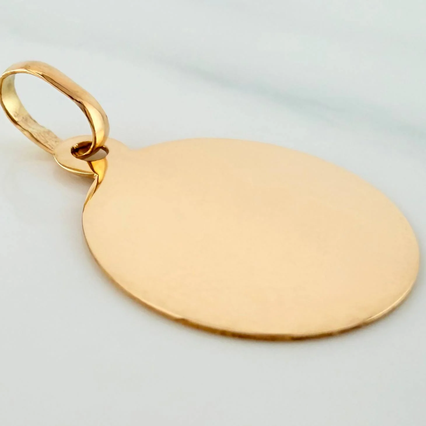 Dije Placa Circular 0.8 g / 2 cm Oro Amarillo 18K - Image 3