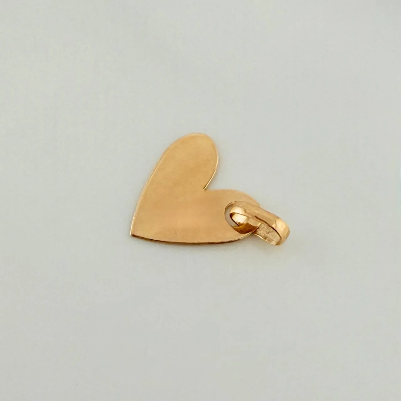 Dije Placa Corazón 0.45gr / 1.7cm / Oro Amarillo 18K % - Image 2