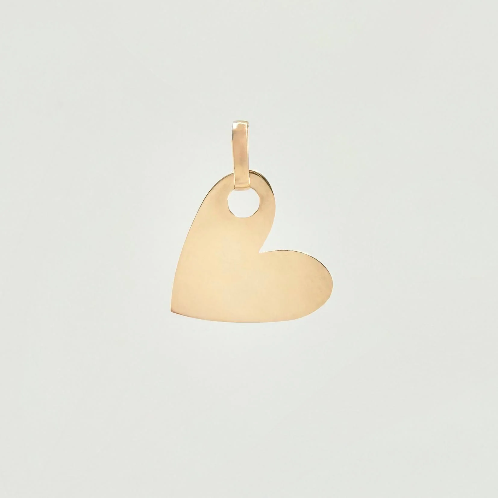 Dije Placa Corazón 0.55 g / 1.5 cm Oro Amarillo 18K - Image 2