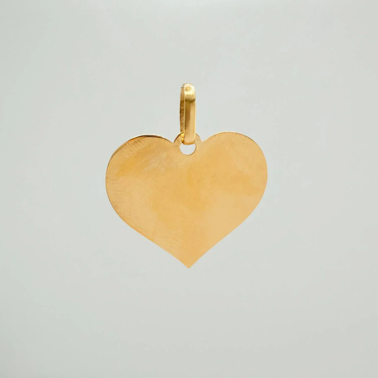 Dije Placa Corazon 1.05gr / 2.3cm / Oro Amarillo 18K &