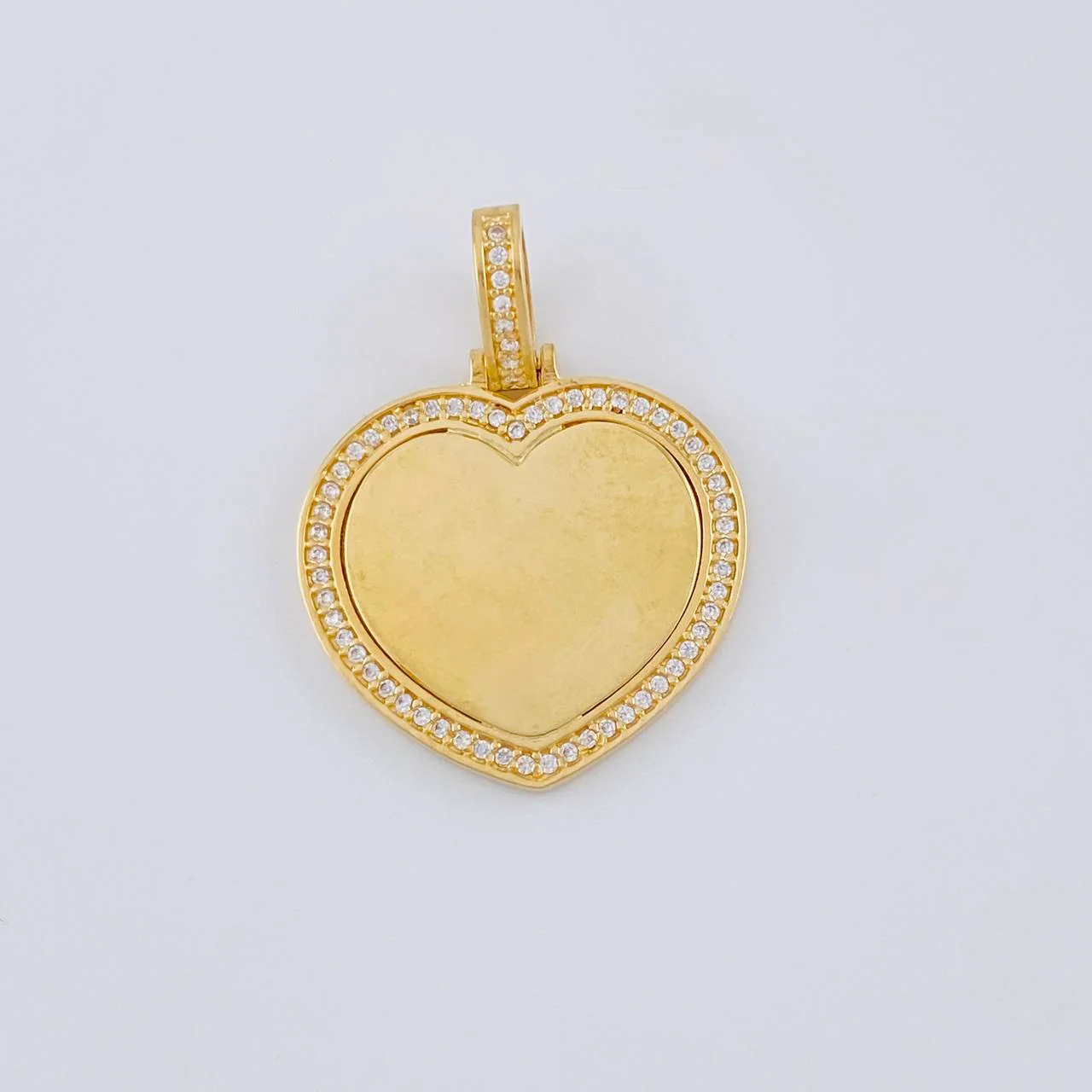 Dije Placa Corazón Bordeado 6.1 g / 3 cm Oro Amarillo 18K