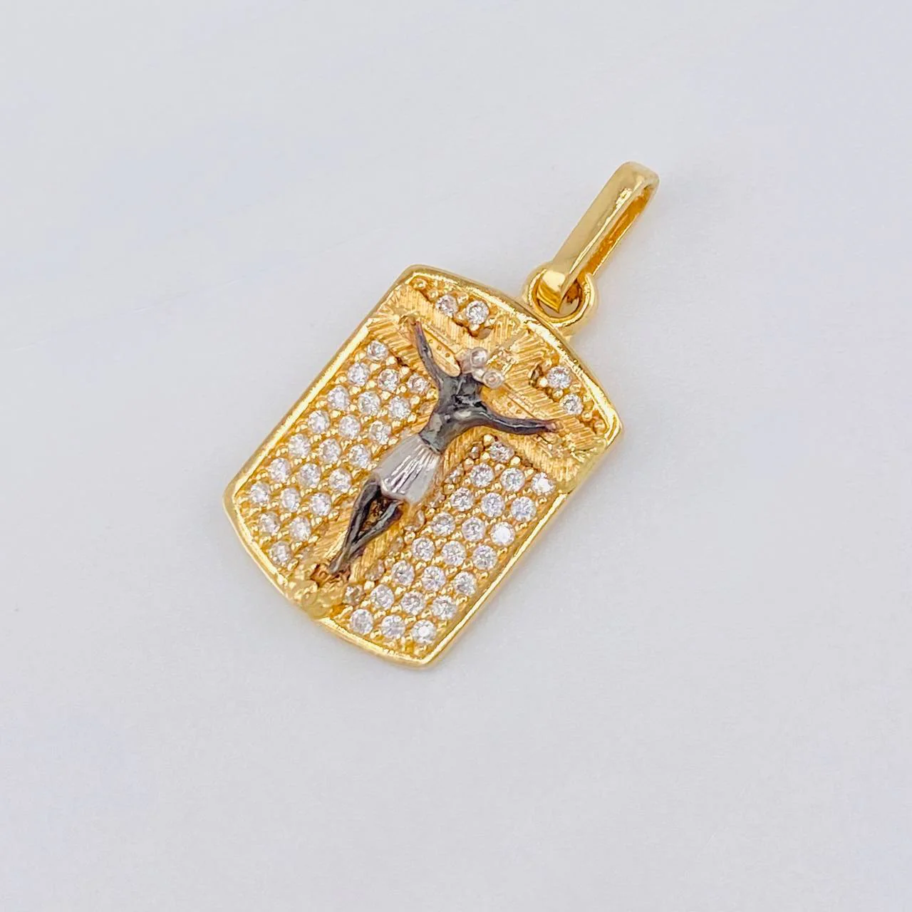 Dije Placa Cristo Señor De Los Milagros 4.55 g / 2.2 cm Dos Oros Negro Amarillo 18K - Image 3